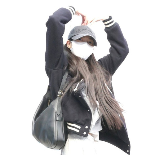 셀린느 미디엄 로미백 (블랙핑크 리사 PICK)