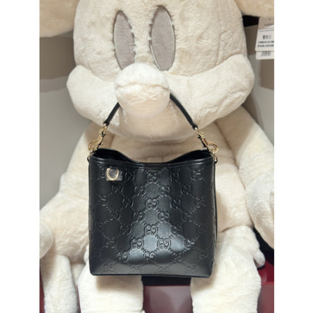 구찌 25FW 815118 GG앰블럼 스몰 버킷백(블랙)